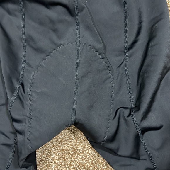 Men’s bellwether cycling shorts size large. With pad in seat and crotch area. - Picture 4 of 5